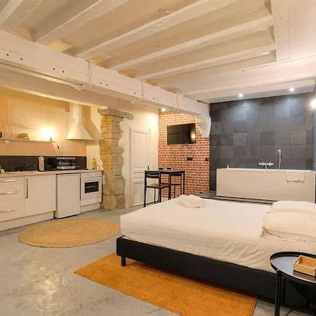 Industrial-Style Studio With Bathtub, Vieux-Lyon Extérieur photo