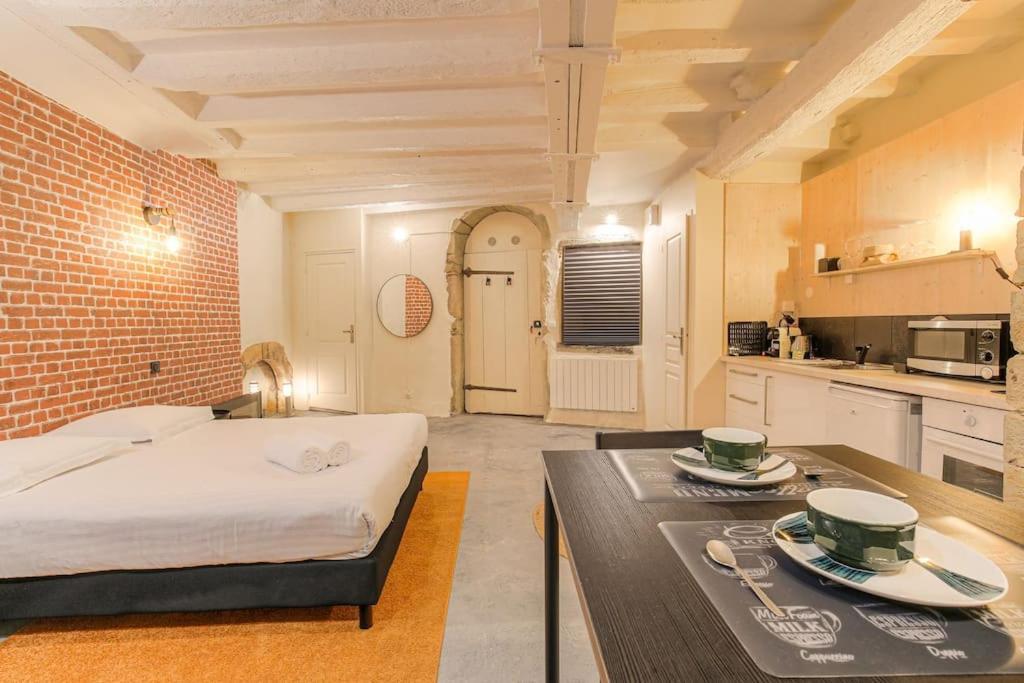 Industrial-Style Studio With Bathtub, Vieux-Lyon Extérieur photo