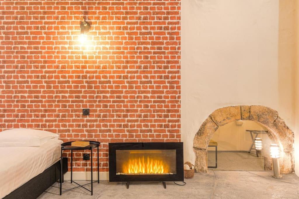 Industrial-Style Studio With Bathtub, Vieux-Lyon Extérieur photo
