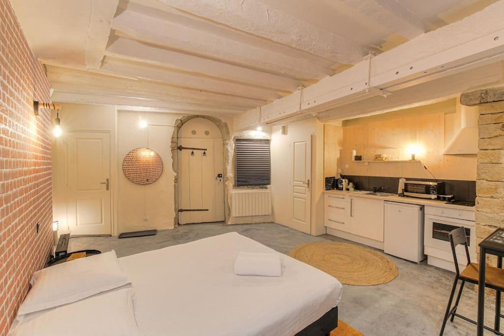 Industrial-Style Studio With Bathtub, Vieux-Lyon Extérieur photo