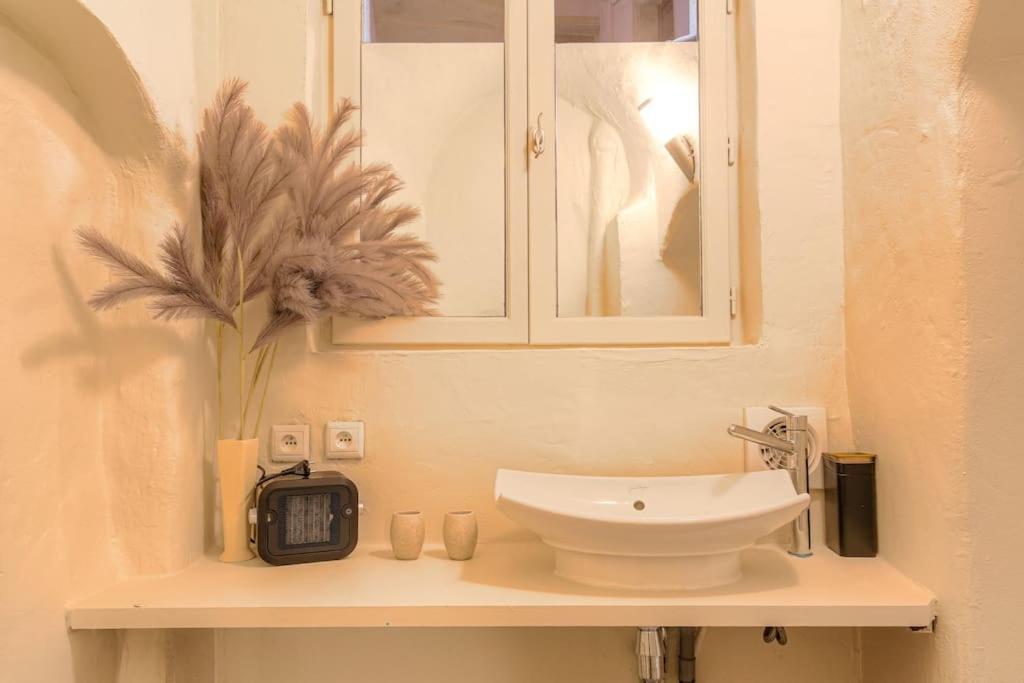 Industrial-Style Studio With Bathtub, Vieux-Lyon Extérieur photo